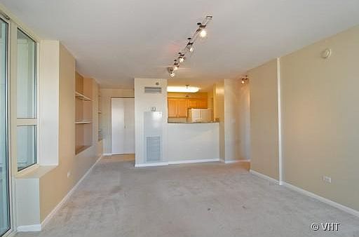 3rd image of 345 Lasalle St #803