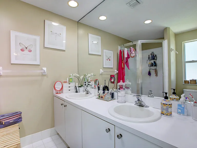 11705 NW 47th Dr — Photo 17