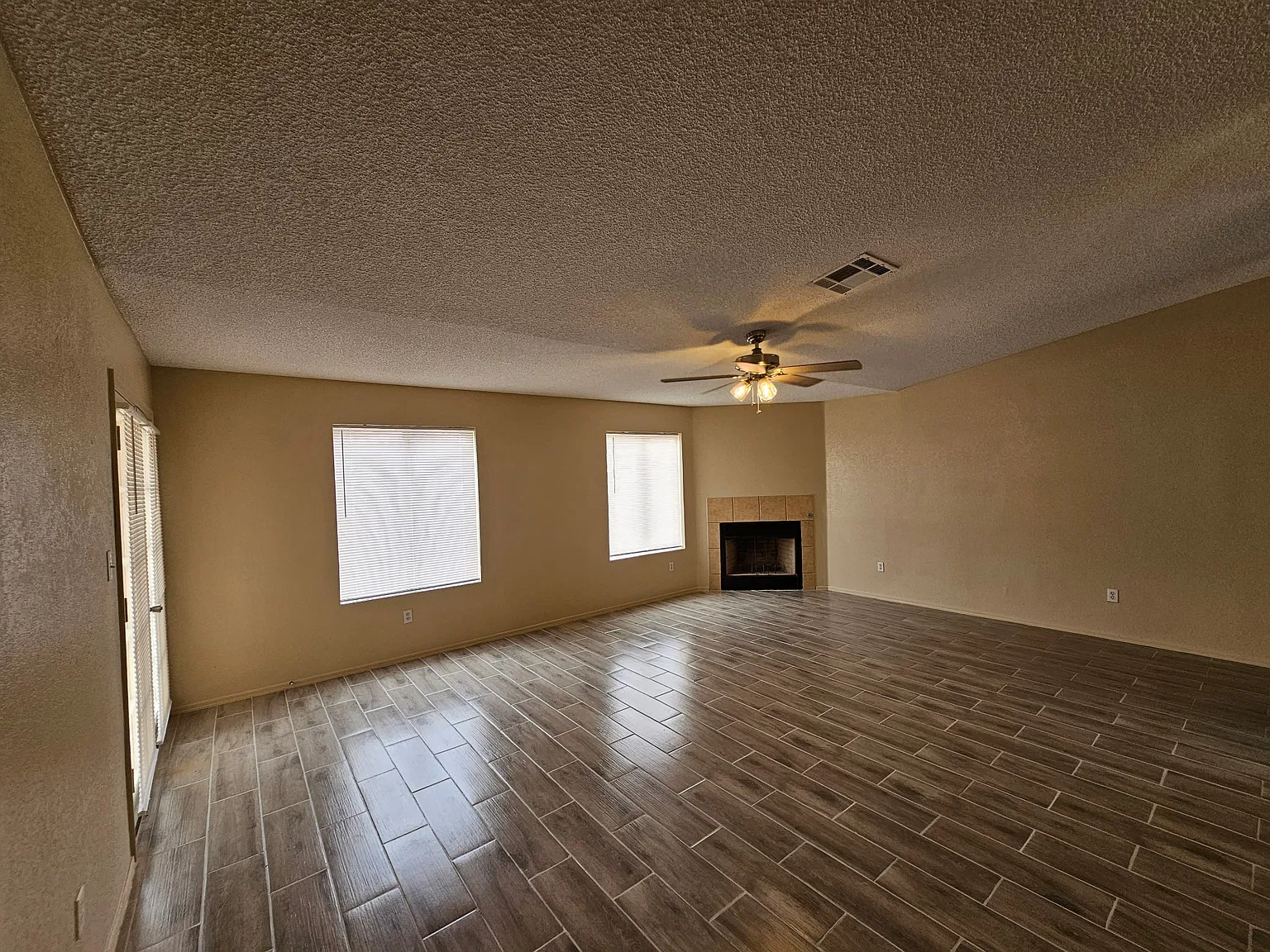 4 bed, 1933 sqft, $1,750 — Photo 4