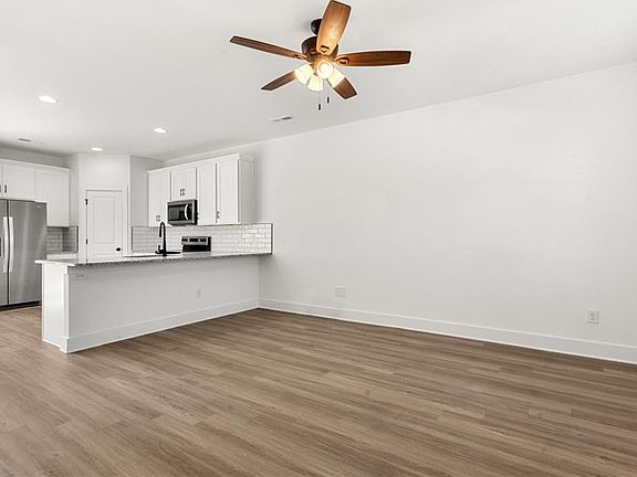 2nd image of 119 Indian Wells Ct
