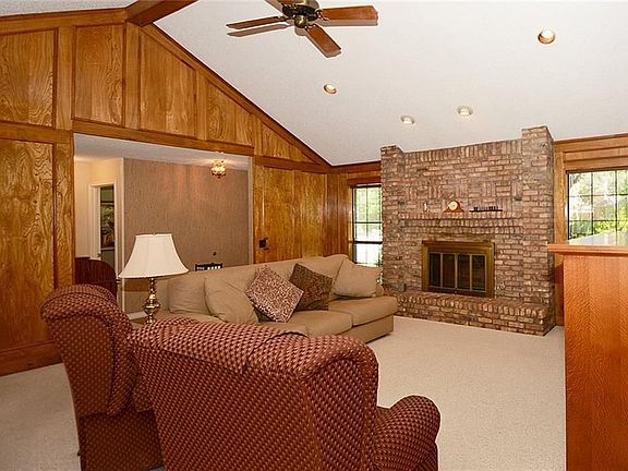 4th image of 3516 Hilltop Ln