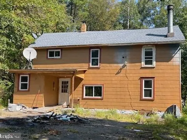 567 Sandy Valley Dr, Falls, PA 18615