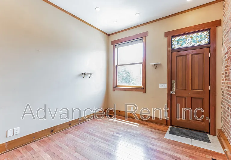 2802 E Fairmount Ave — Photo 4