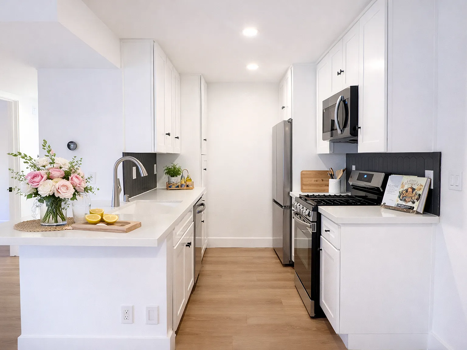 2123 Rodney Dr — Photo 3