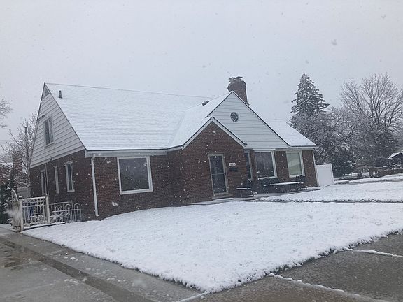 3rd image of 16874 W Outer Dr