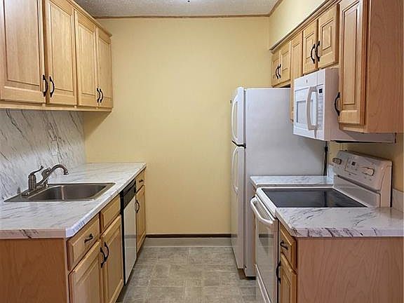 4th image of 16450 Heather Ln #T303