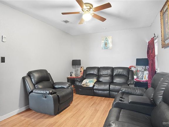 5th image of 211 Monica St