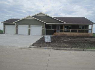 906 9th Ave SW, Pipestone, MN 56164