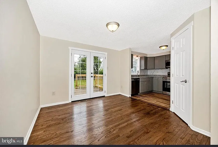 1531 Violet Dr — Photo 3
