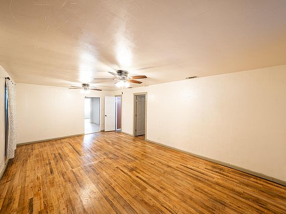 4th image of 840 S 11th St