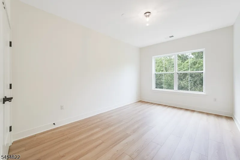 3 bed, 2.0 bath, $4,000 — Photo 3