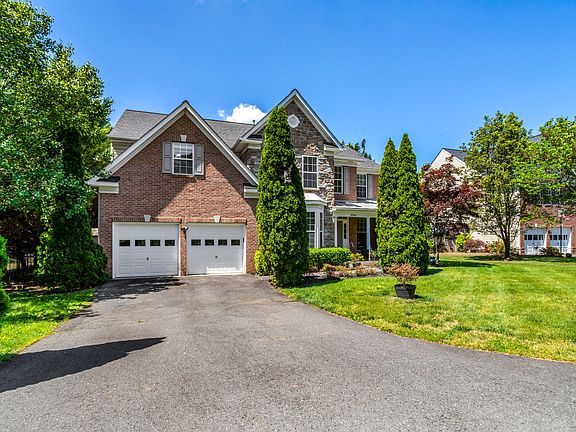 3rd image of 4900 Sunset Ln
