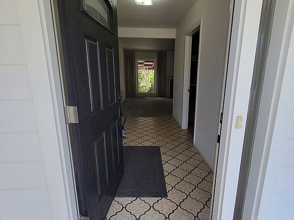 3rd image of 2535 Hampton Ave