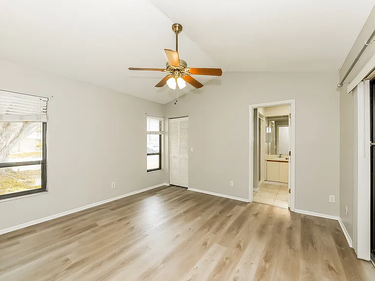 4725 Country Oaks Blvd — Photo 7
