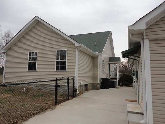 4th image of 664 Twin Oak Dr
