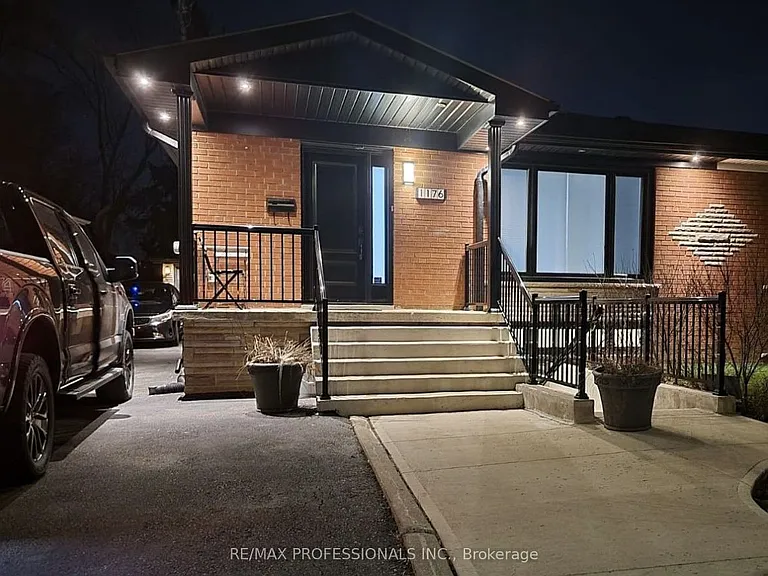 1176 Alexandra Ave #BASEMENT — Photo 1