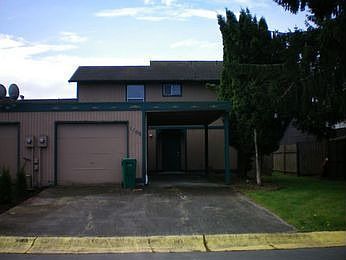 1st image of 1108 31st St NE