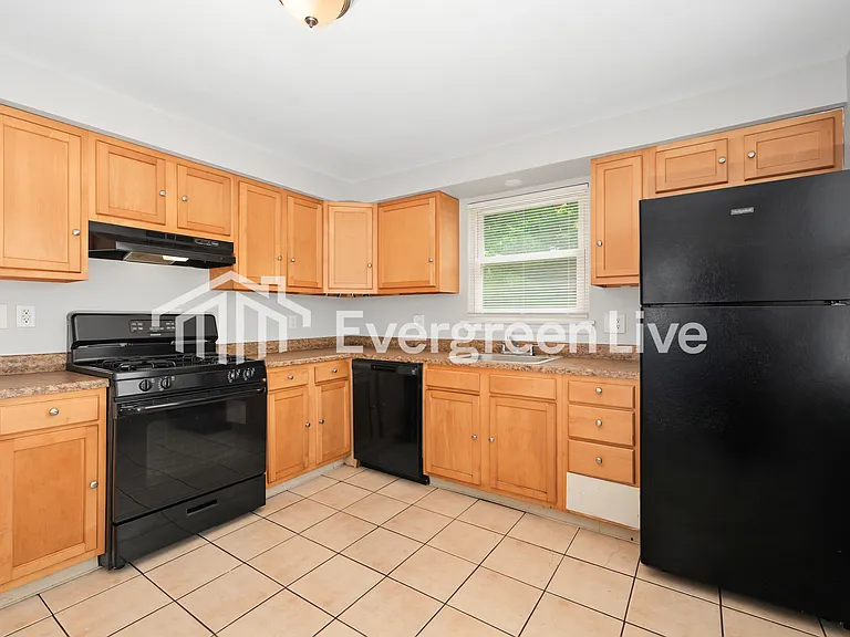 610 Maplehurst Dr — Photo 8