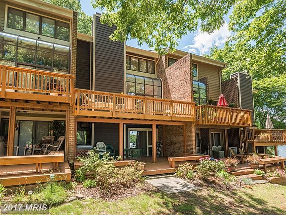 Sun-Drenched Deck With AMAZING Lake Views!