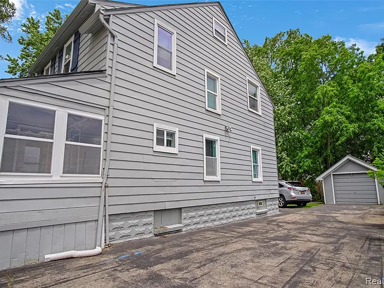 206 N Troy St — Photo 2