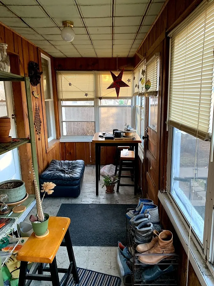 2 bed, 1.0 bath, 858 sqft, $1,629 — Photo 2