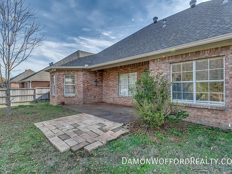 119 Kenzie Dr — Photo 2