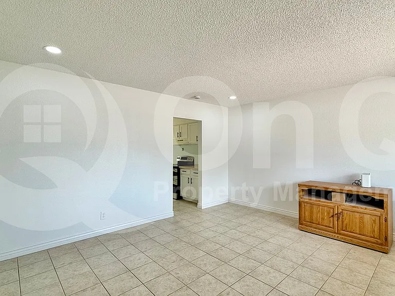 1043 E 10th Ave — Photo 8