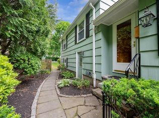 6 Treat Rd, Marblehead, MA 01945