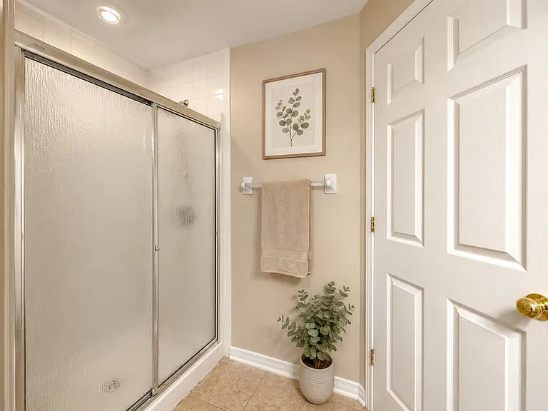 190 Rustic Hills Cres #7 — Photo 11
