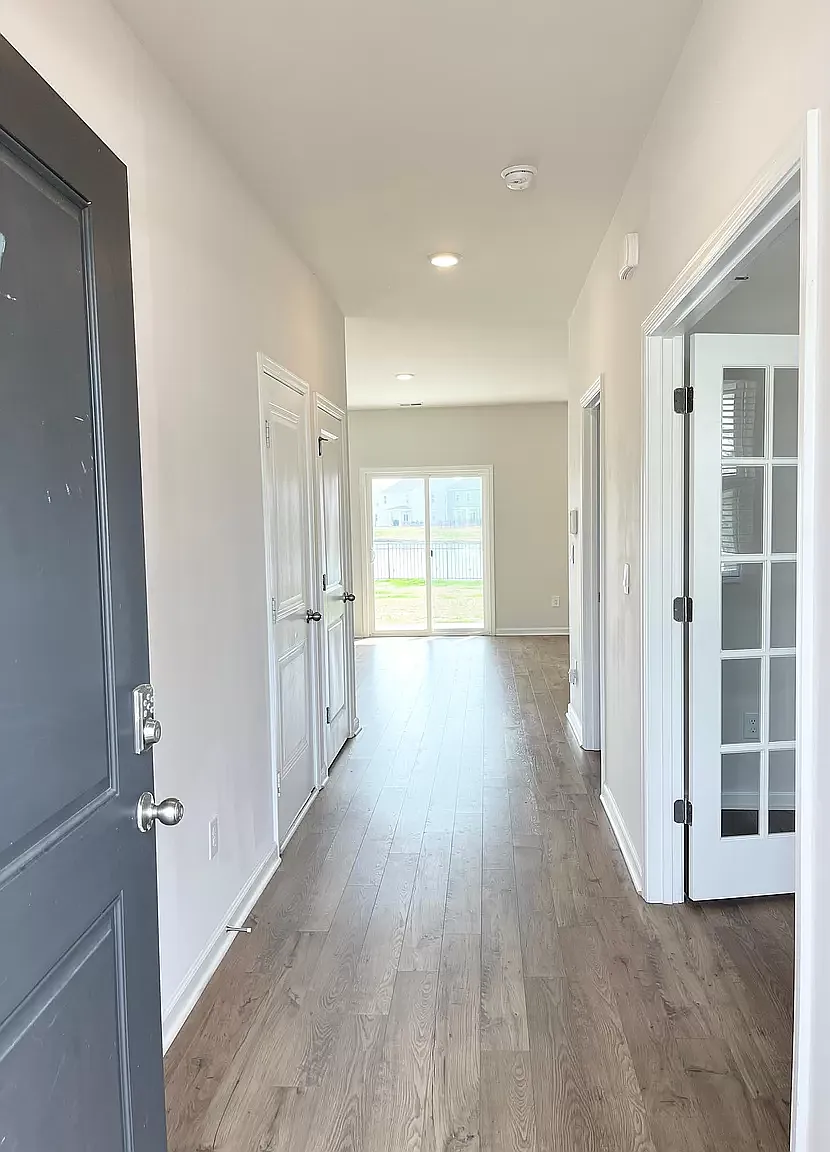 4 bed, 2.5 bath, 2340 sqft, $2,450 — Photo 3
