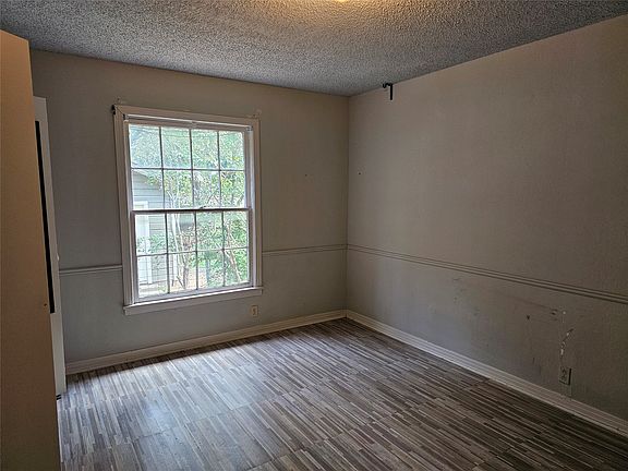 4th image of 2515 Denison St