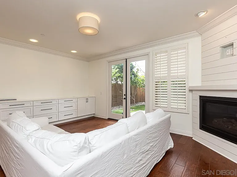1368 Oliver Ave — Photo 11