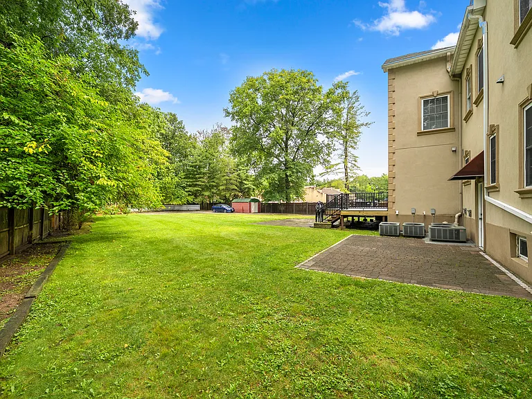 Large side yard
