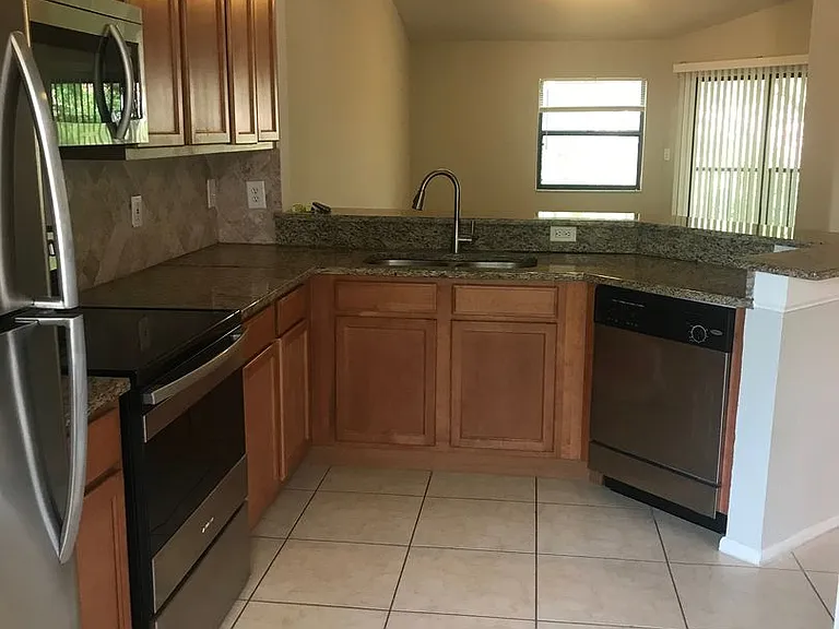 7709 Sugar Bend Dr — Photo 8