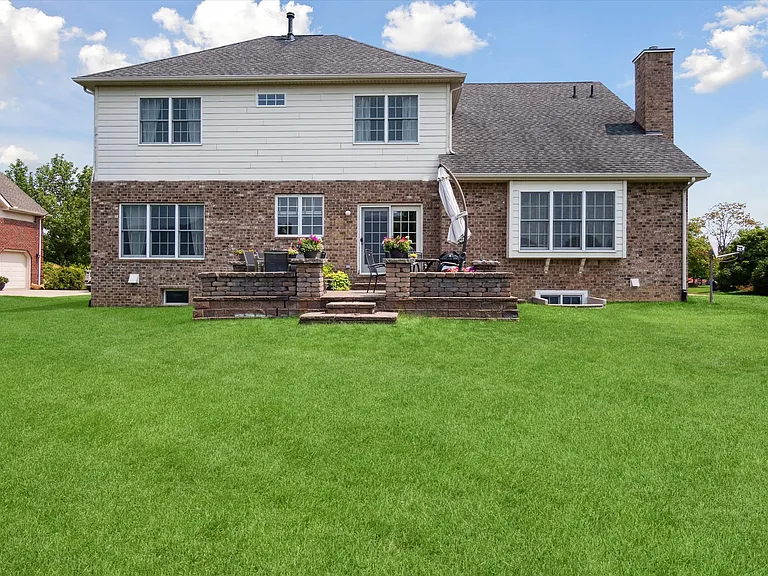 24323 Bellingham Dr — Photo 48