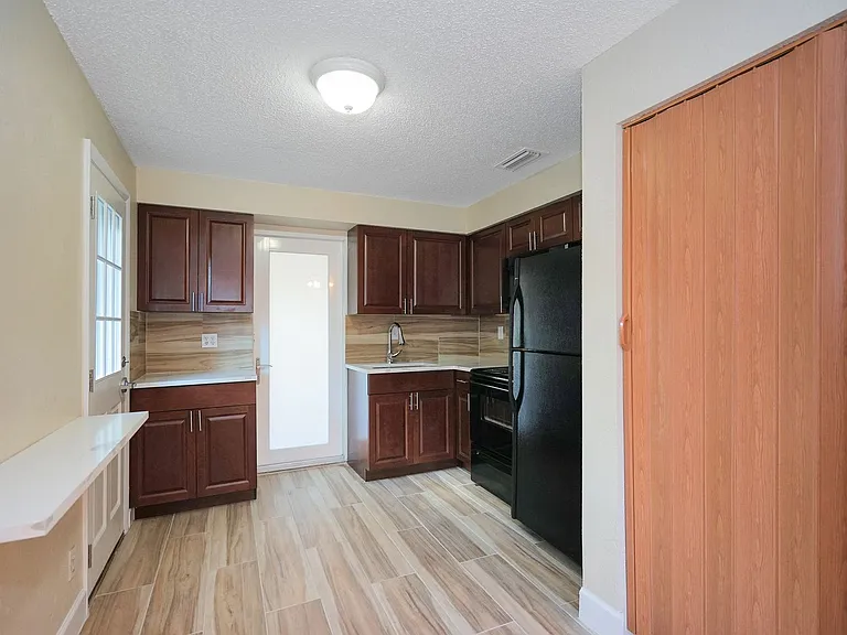 2716 SW 46th St #1-2 — Photo 2