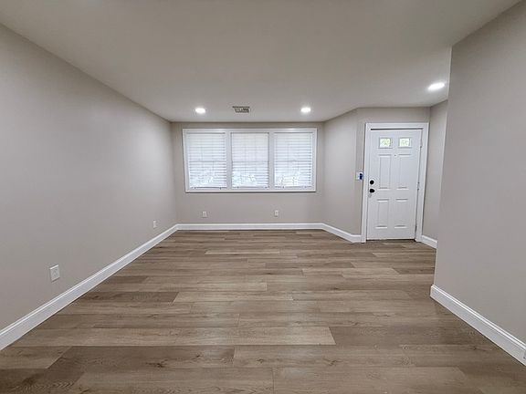 5th image of 137 Lemmon Ave