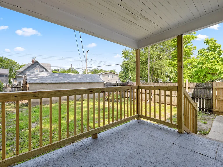 135 E Bowman St — Photo 8