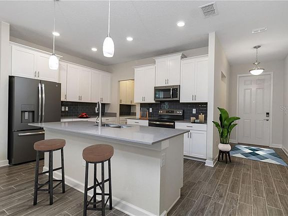 4th image of 560 Westchester Ct