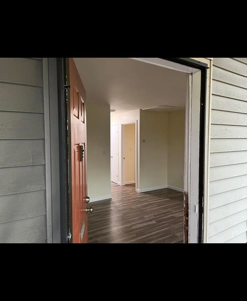 3 bed, 1200 sqft, $1,800 — Photo 3