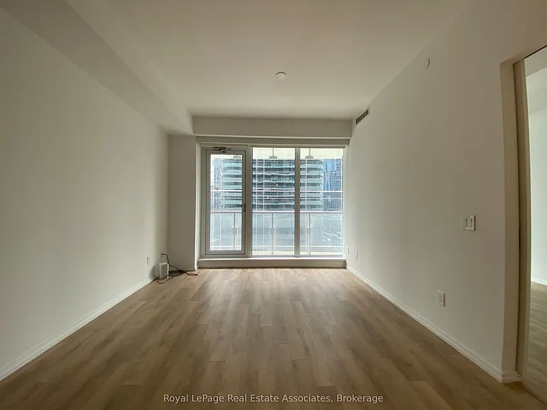 197 Yonge St #1207 — Photo 5