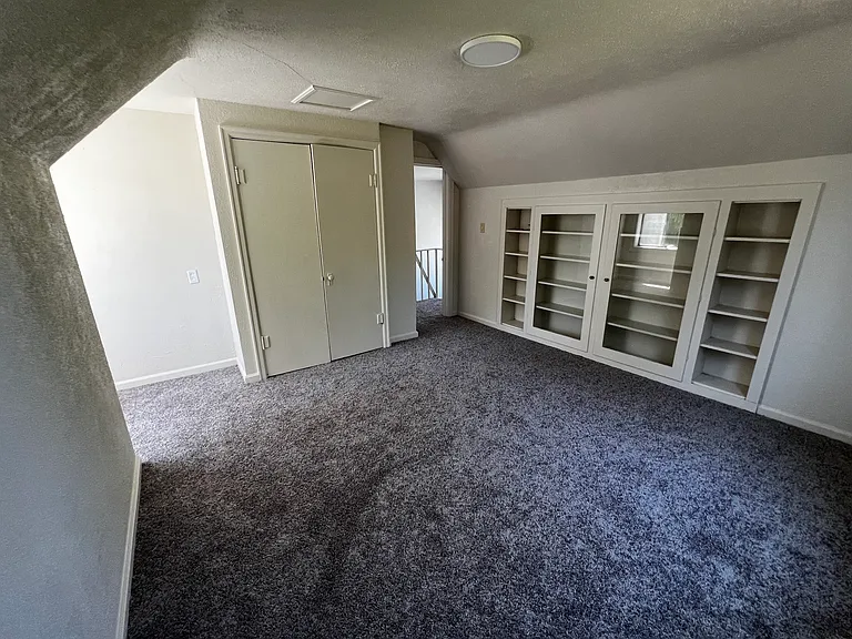 575 W Ash St — Photo 19