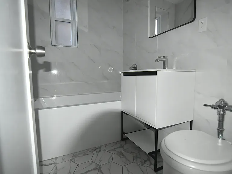 2026 Ocean Ave #19 — Photo 3