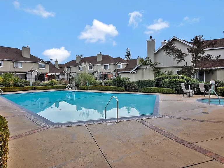387 Creekview Dr — Photo 18
