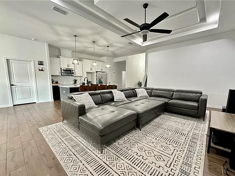 4112 Zion Ave — Photo 4