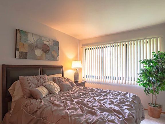 5th image of 3140 W Howard Ave #1