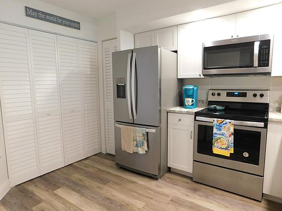 2nd image of 300 Stevens Landing Dr Unit 104