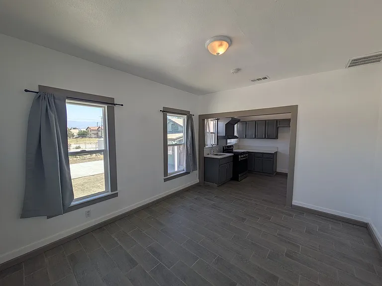 386 N Mount Vernon Ave — Photo 6
