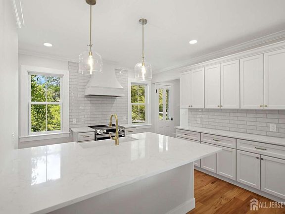 3rd image of 1 Cranbury Neck Rd