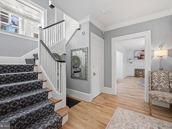 5th image of 305 Wister Rd